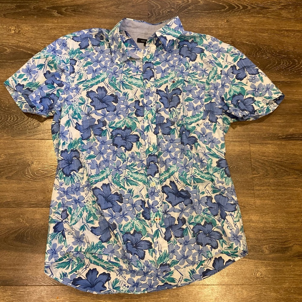 tommy hilfiger Button Up hawaiian shirt Men’s XL